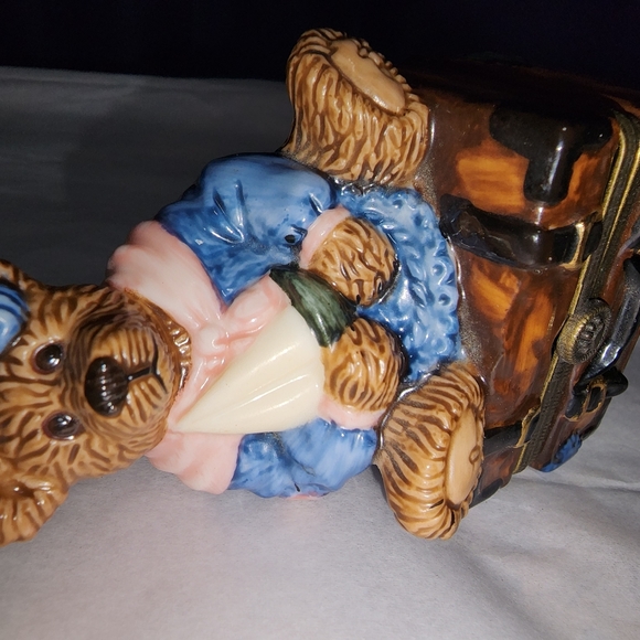 Bearware Pottery Momma Bear on Trunk with Baby - Picture 9 of 10